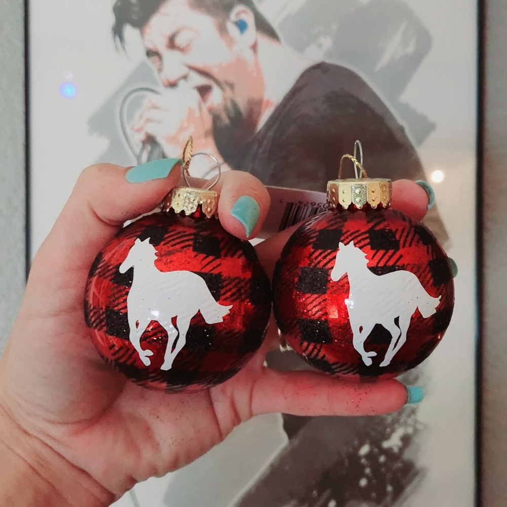 White Pony Ornaments Set